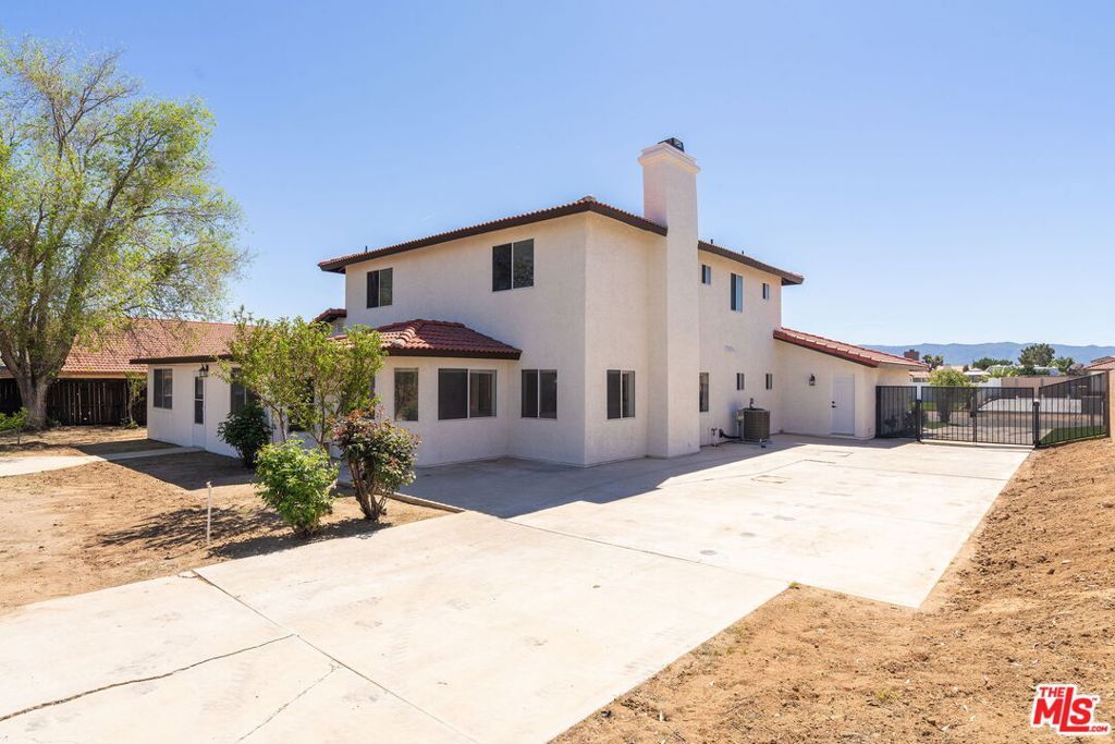 Image 33 of property listing at 17590 El Cajon Drive, Hesperia, CA 92345