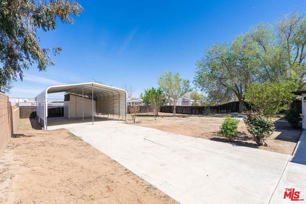 Image 34 of property listing at 17590 El Cajon Drive, Hesperia, CA 92345