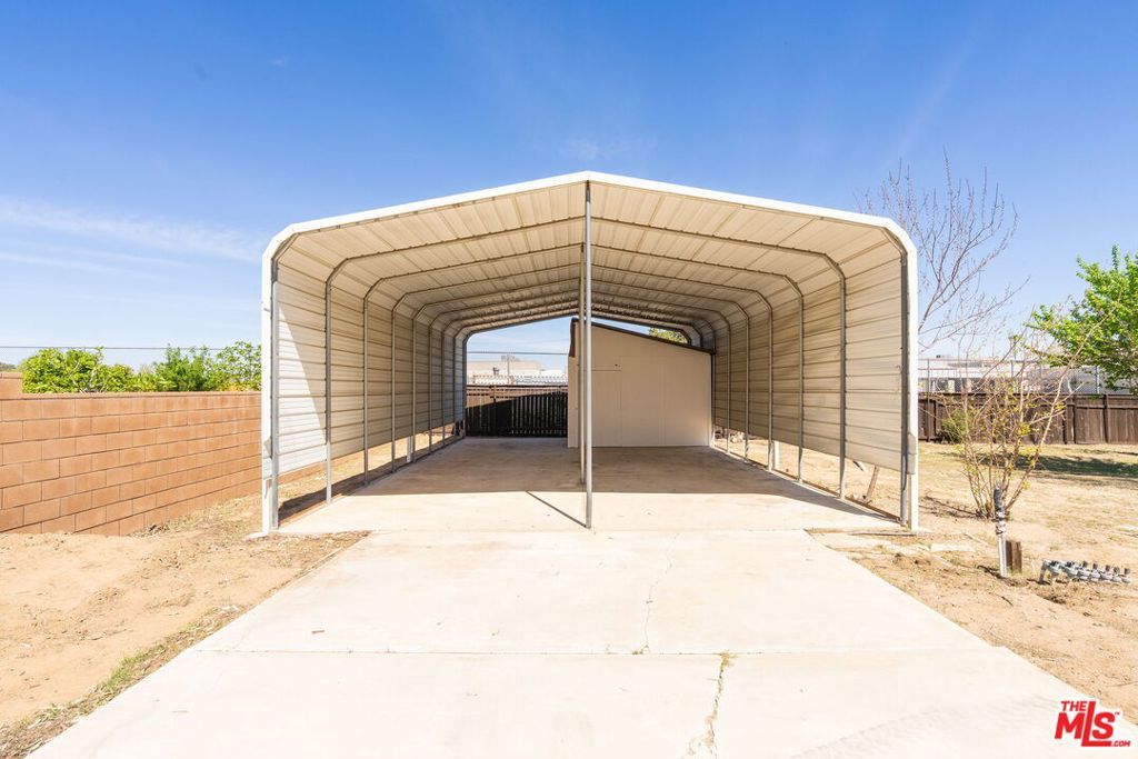 Image 35 of property listing at 17590 El Cajon Drive, Hesperia, CA 92345