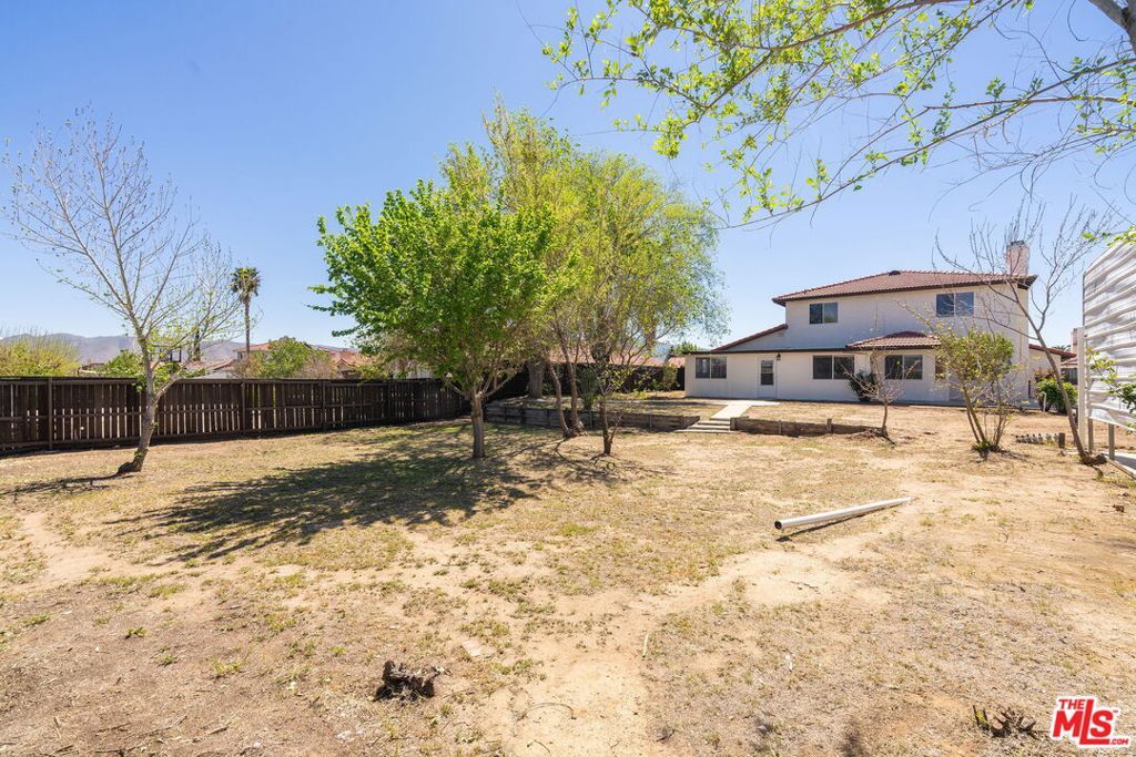 Image 36 of property listing at 17590 El Cajon Drive, Hesperia, CA 92345