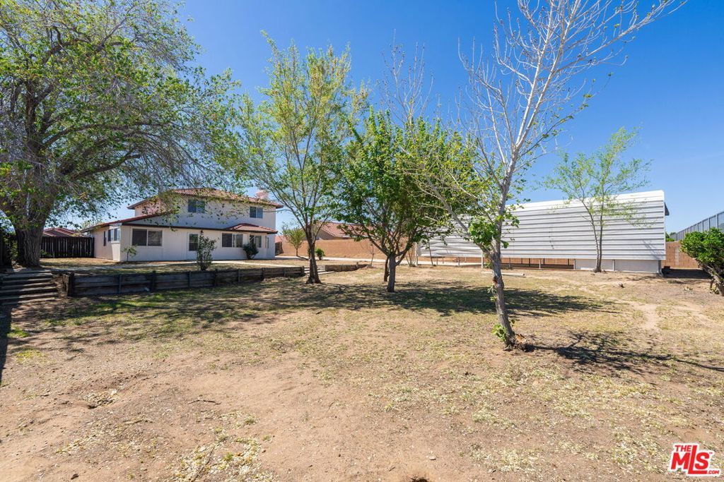 Image 37 of property listing at 17590 El Cajon Drive, Hesperia, CA 92345