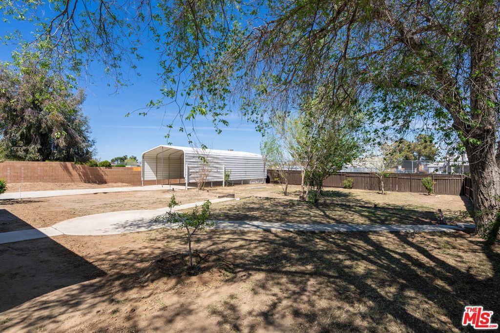 Image 38 of property listing at 17590 El Cajon Drive, Hesperia, CA 92345