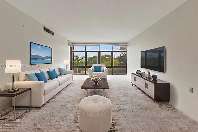 20100 W Country Club Dr 405, Aventura, FL 33180