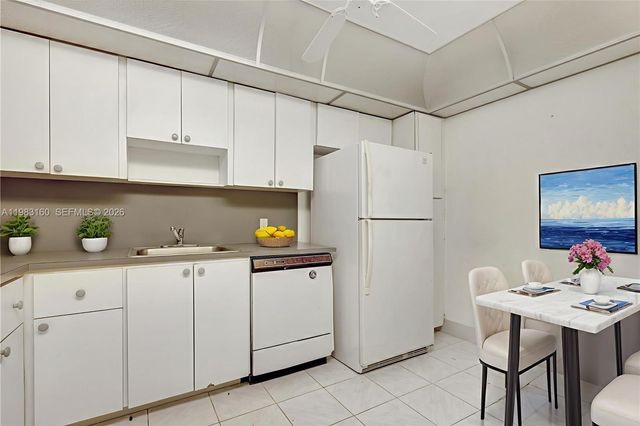 20100 W Country Club Dr 405, Aventura, FL 33180