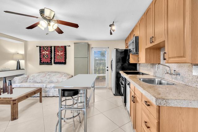 3998 NW 5th Avenue, Boca Raton, FL 33431