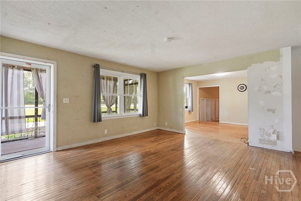 Image 10 of property listing at 4604 Kim Street, Savannah, GA 31410