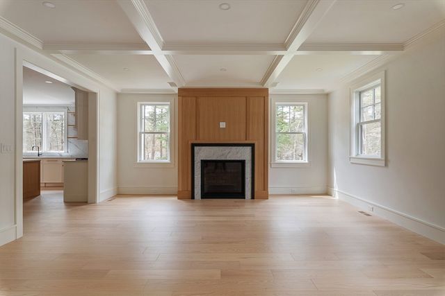 71 Walpole St, Dover, MA 02030