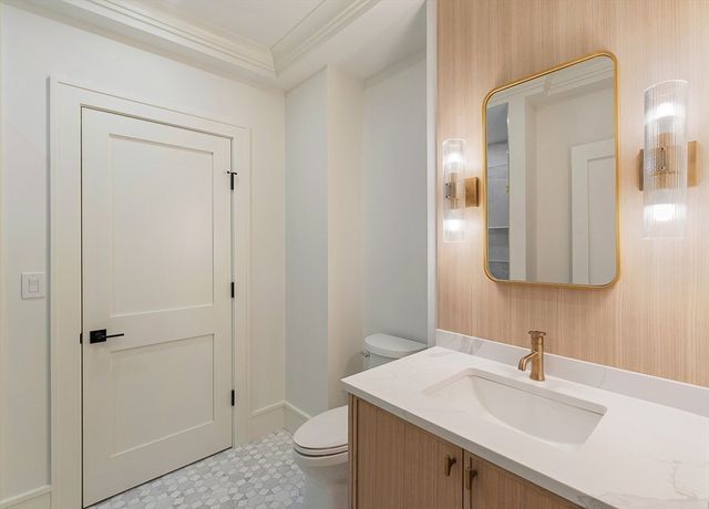 71 Walpole St, Dover, MA 02030