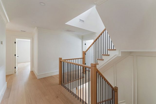 71 Walpole St, Dover, MA 02030