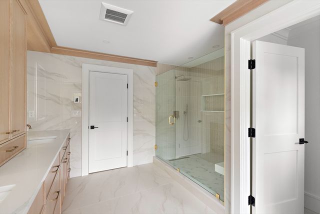 71 Walpole St, Dover, MA 02030