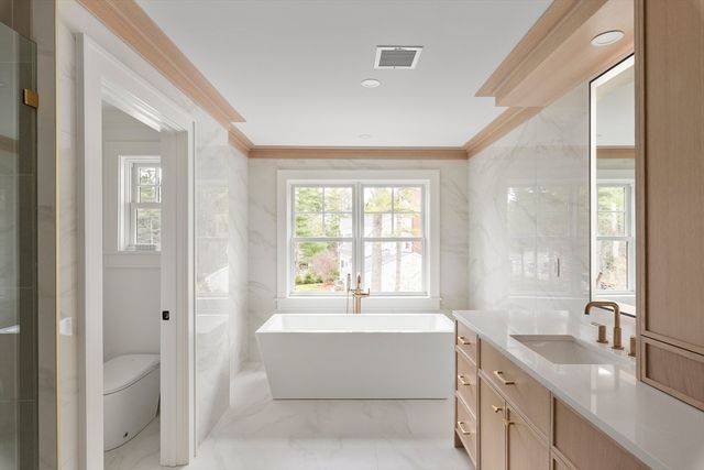 71 Walpole St, Dover, MA 02030