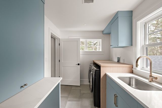 71 Walpole St, Dover, MA 02030