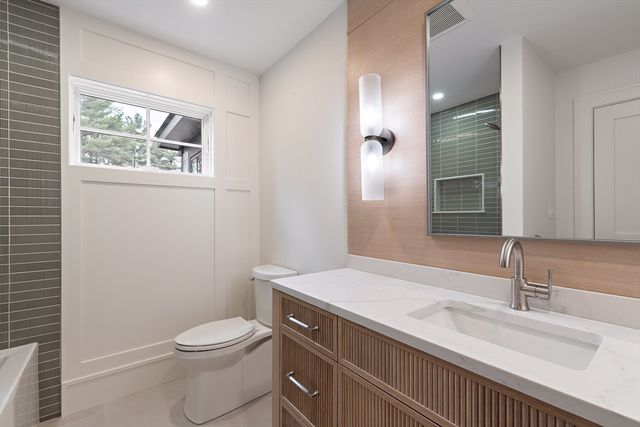 71 Walpole St, Dover, MA 02030
