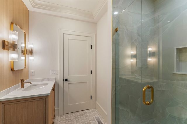 71 Walpole St, Dover, MA 02030