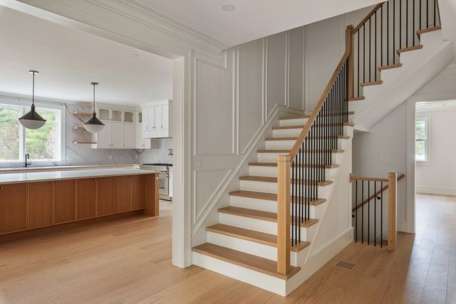 71 Walpole St, Dover, MA 02030