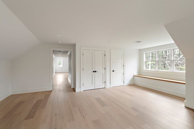 71 Walpole St, Dover, MA 02030