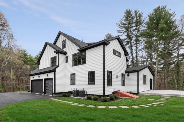 71 Walpole St, Dover, MA 02030