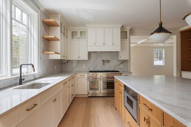 71 Walpole St, Dover, MA 02030