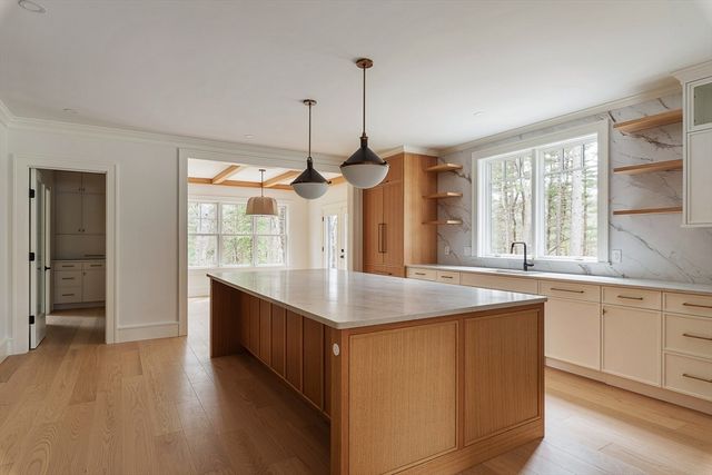 71 Walpole St, Dover, MA 02030