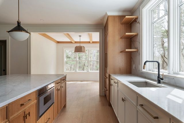 71 Walpole St, Dover, MA 02030