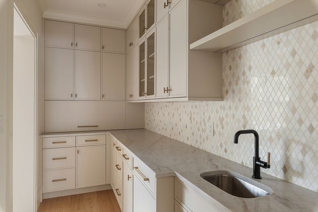 71 Walpole St, Dover, MA 02030