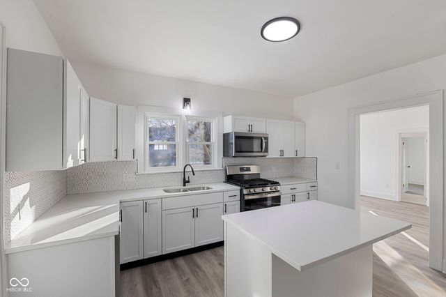 7673 N Center Street, Mccordsville, IN 46055