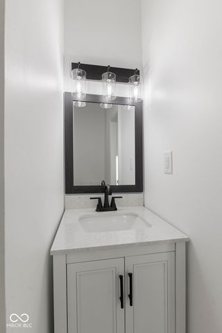 7673 N Center Street, Mccordsville, IN 46055