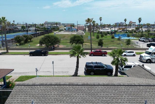 2127 28th Street, Galveston, TX 77550