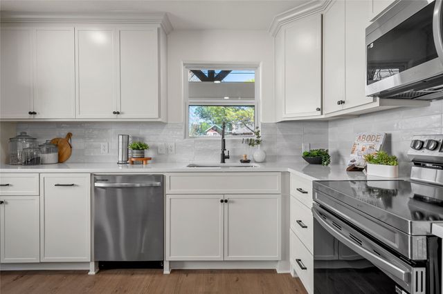 14014 Harbor Drive, Woodway, TX 76712