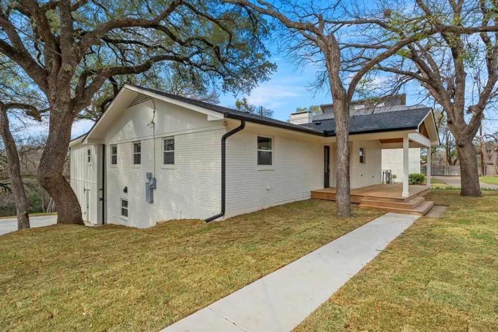 14014 Harbor Drive, Woodway, TX 76712