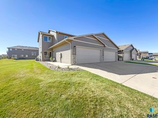 5839 S Bounty Pl Place, Sioux Falls, SD 57108