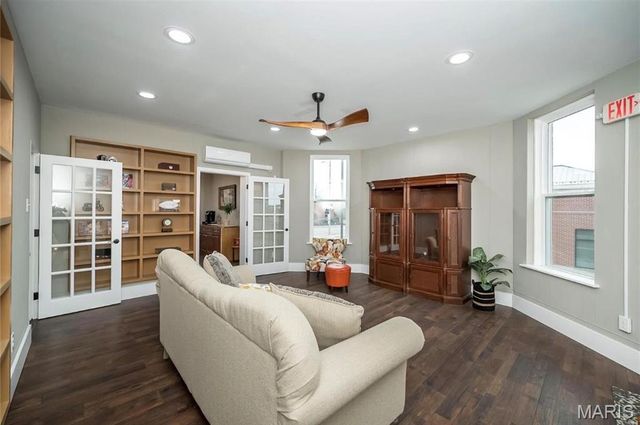 205 S Illinois Street, Belleville, IL 62220