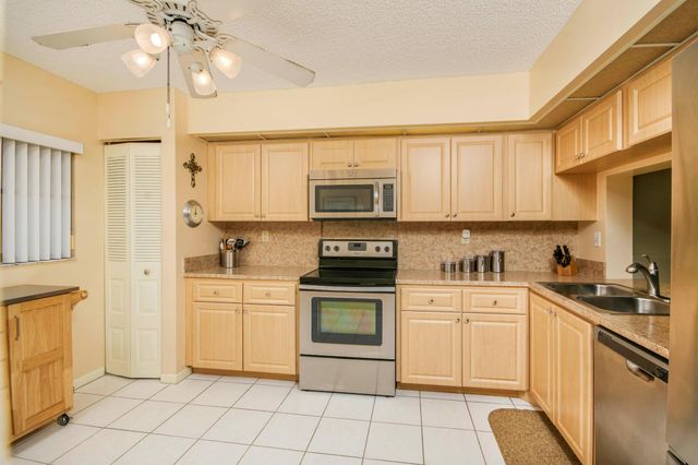13403 Touchstone Place 202, Palm Beach Gardens, FL 33418