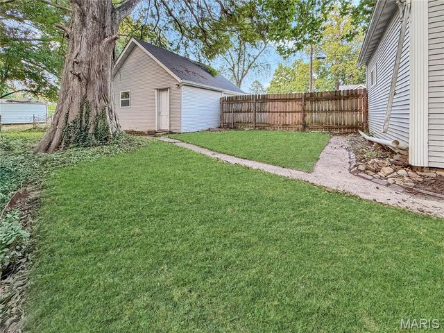 1015 E A Street, Belleville, IL 62220