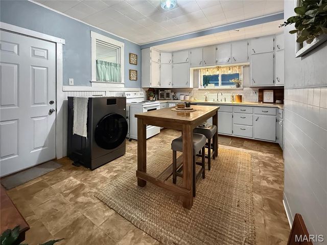 1015 E A Street, Belleville, IL 62220
