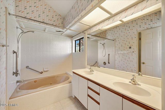 10019 E MOUNTAIN VIEW Road 1118, Scottsdale, AZ 85258