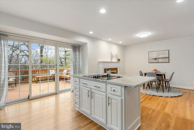 4416 S PERSHING CT, Arlington, VA 22204