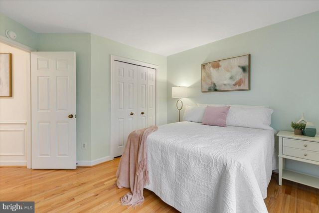 4416 S PERSHING CT, Arlington, VA 22204