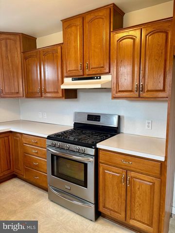 15 DAWN ST, Fort Ashby, WV 26719