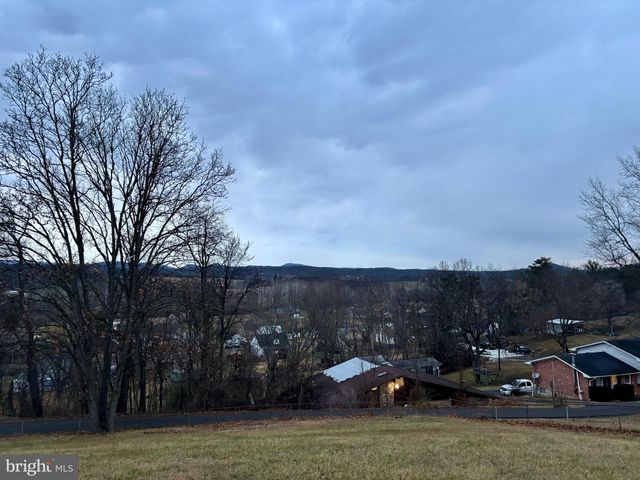 15 DAWN ST, Fort Ashby, WV 26719