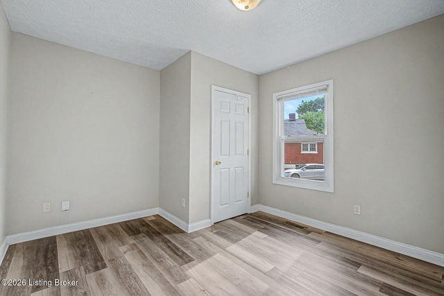 2006 Bradley Ave, Louisville, KY 40217