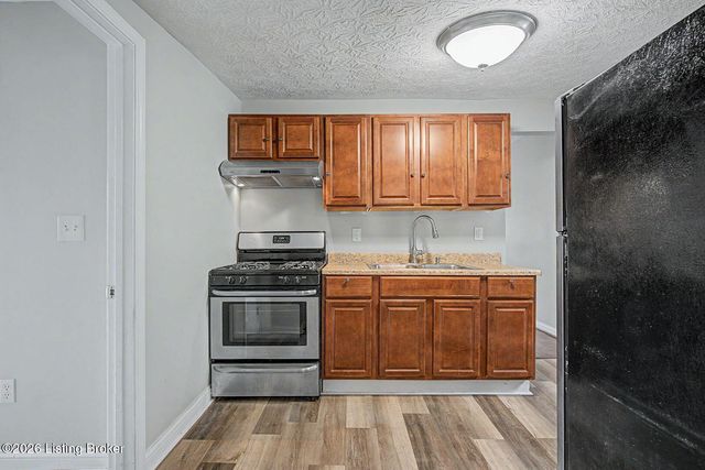 2006 Bradley Ave, Louisville, KY 40217