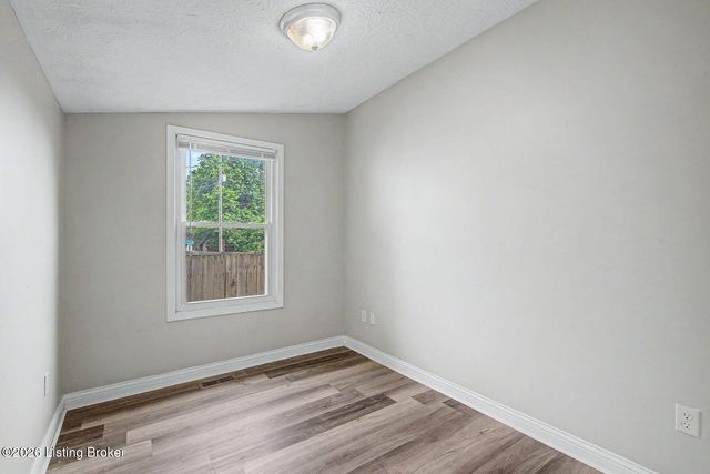 2006 Bradley Ave, Louisville, KY 40217