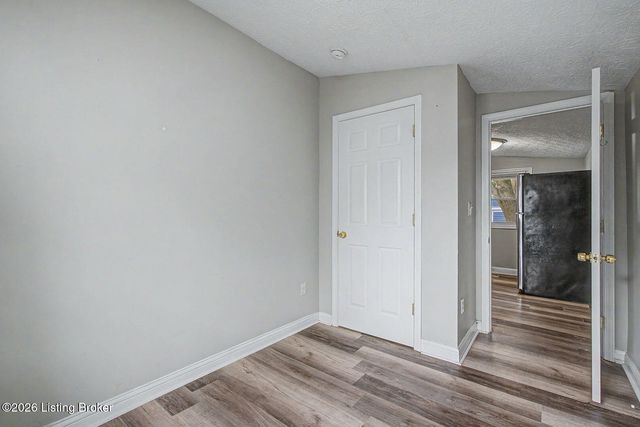 2006 Bradley Ave, Louisville, KY 40217