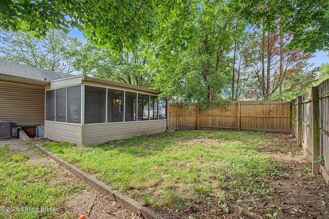 2006 Bradley Ave, Louisville, KY 40217