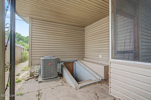 2006 Bradley Ave, Louisville, KY 40217