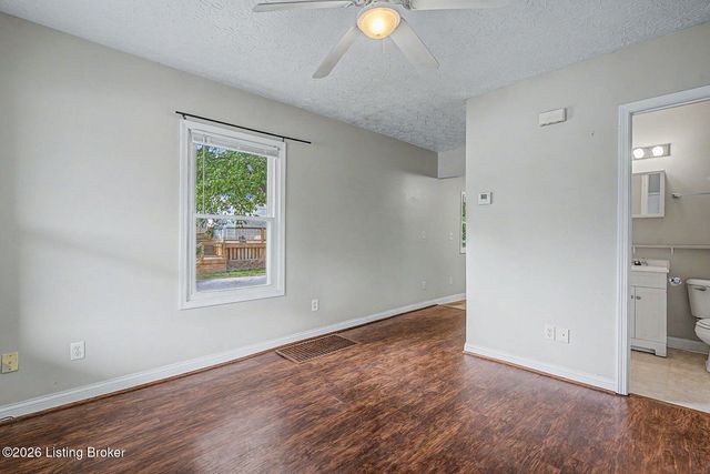 2006 Bradley Ave, Louisville, KY 40217