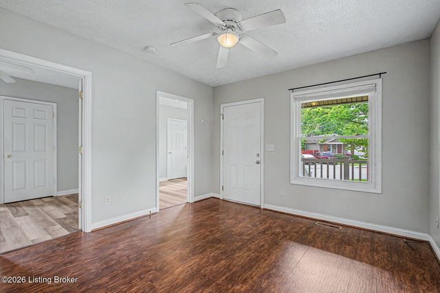 2006 Bradley Ave, Louisville, KY 40217