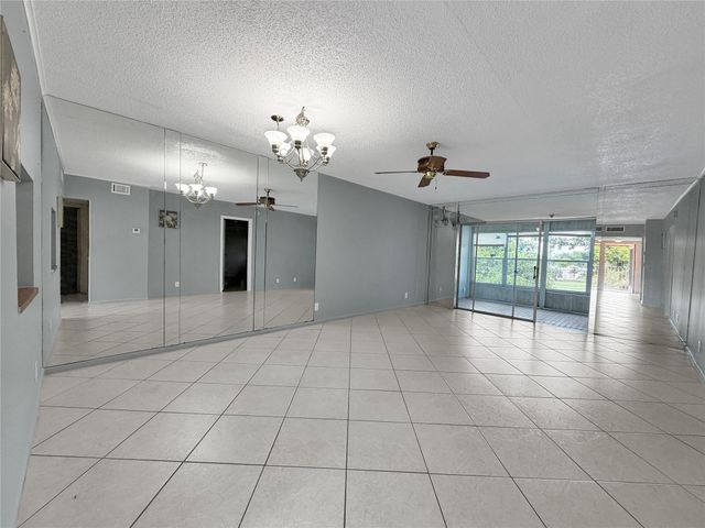 1035 Country Club Dr 407, Margate, FL 33063