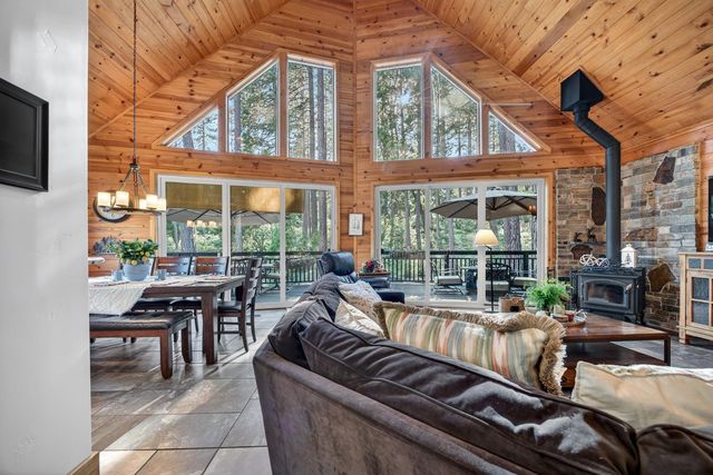 453 Blackbird Ln, Avery, CA 95224